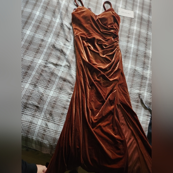 Dress - Picture 2 of 4